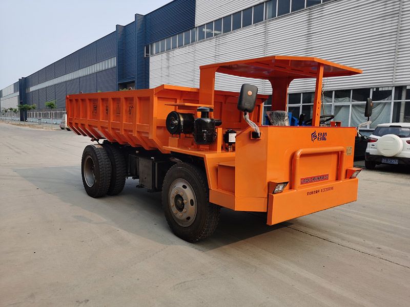 12噸四驅(qū)礦用運(yùn)輸車(chē)